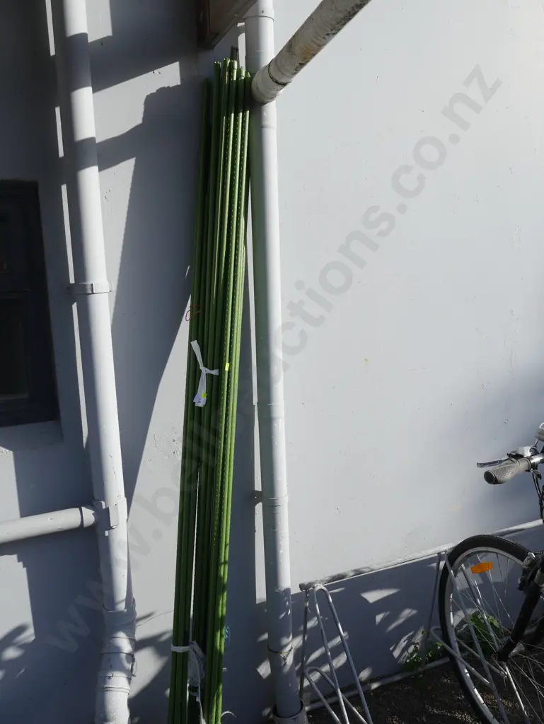 Plastic garden stakes Image 1++