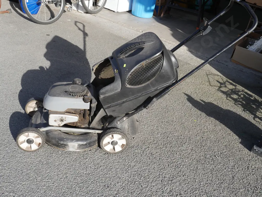 LawnMaster lawnmower Image 1++