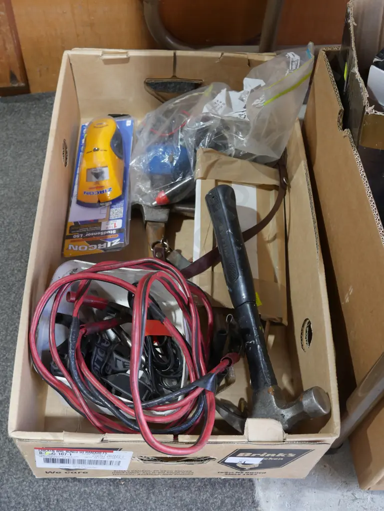 Hammers, stud finder etc Image 1++