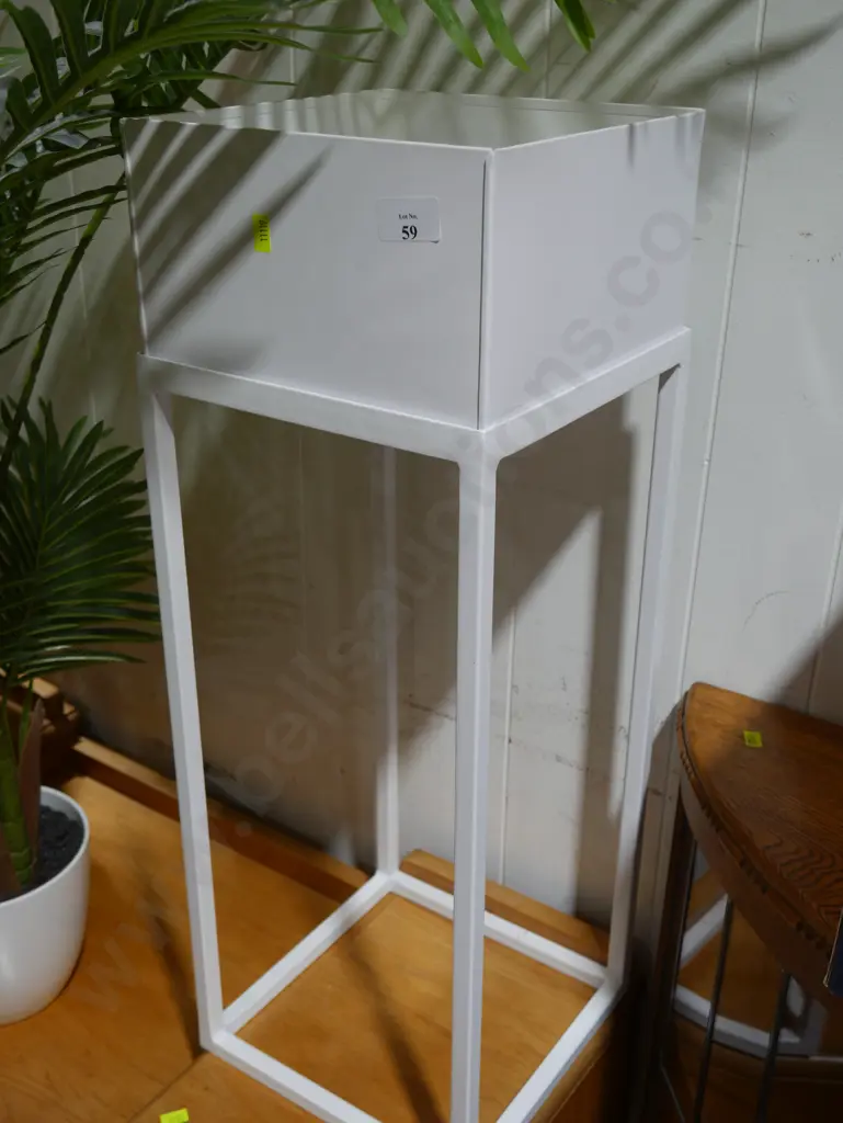 Plant stand Image 1++