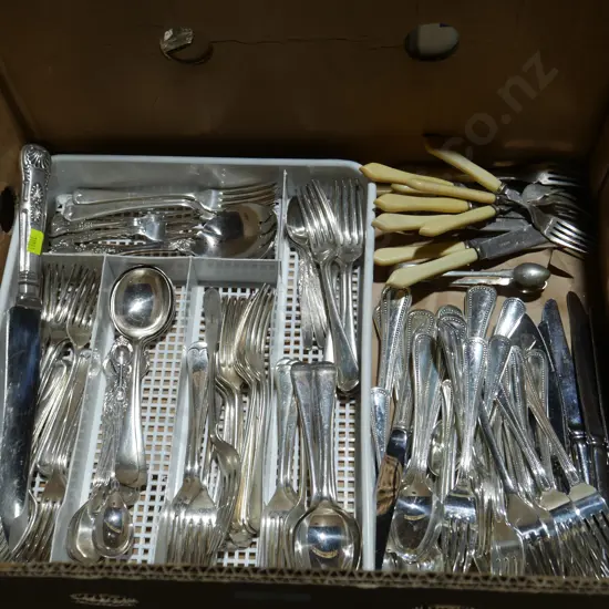 Assorted cutlery