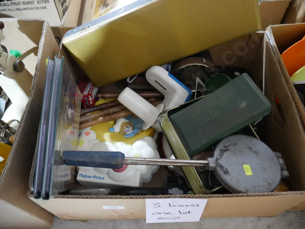 Three boxes of vintage kitchenware etc Image 1++