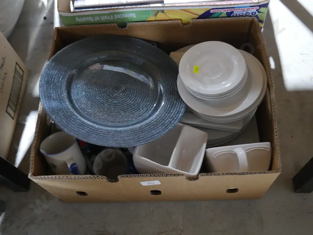 White dinnerware etc Image 1++