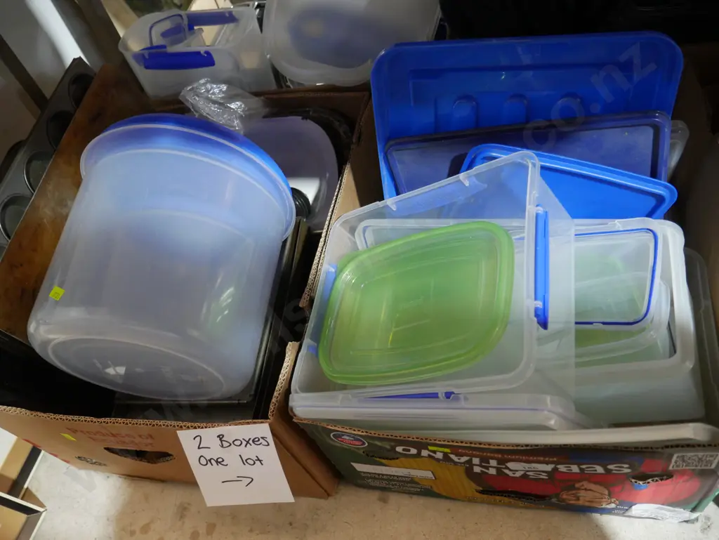 Assorted kitchen storage containers etc Image 1++