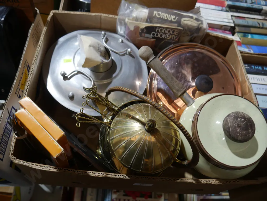 Assorted fondue sets etc Image 1++
