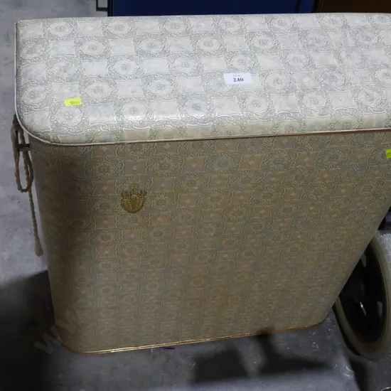 Vintage laundry hamper