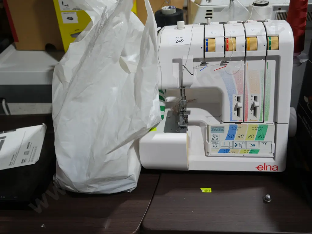 Elna 4 thread overlocker Image 1++