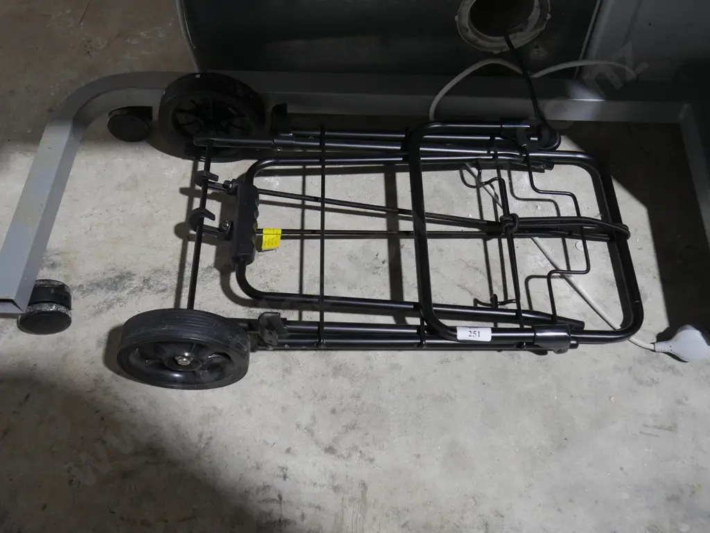 Luggage trolley Image 1++