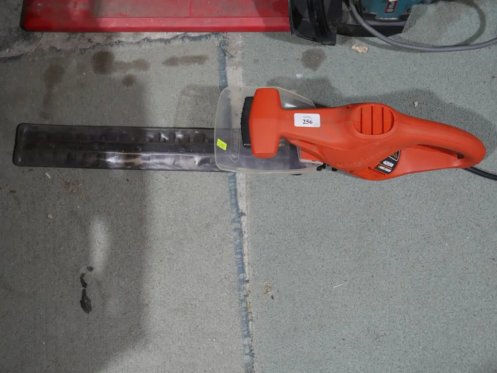 Black & Decker hedge trimmer Image 1++