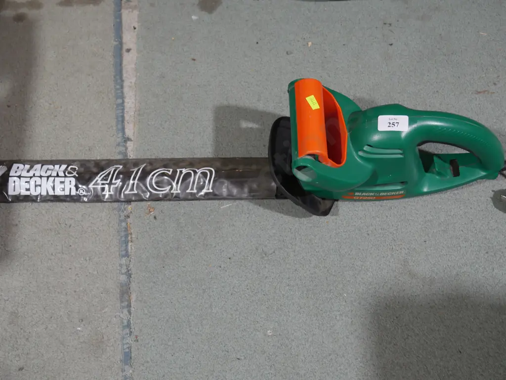 Black & Decker hedge trimmer Image 1++