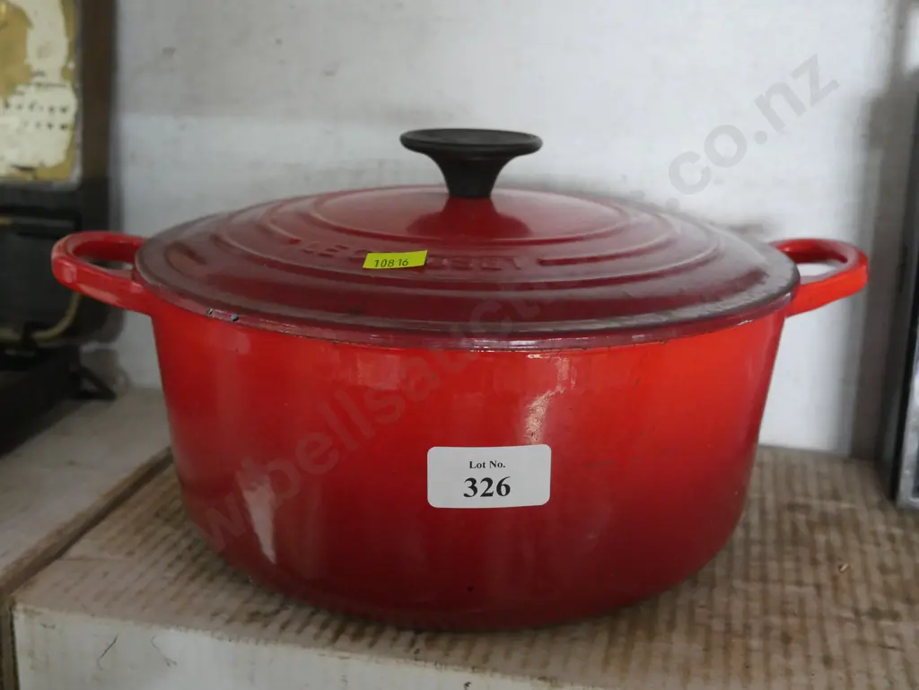 Le creuset pot Image 1++