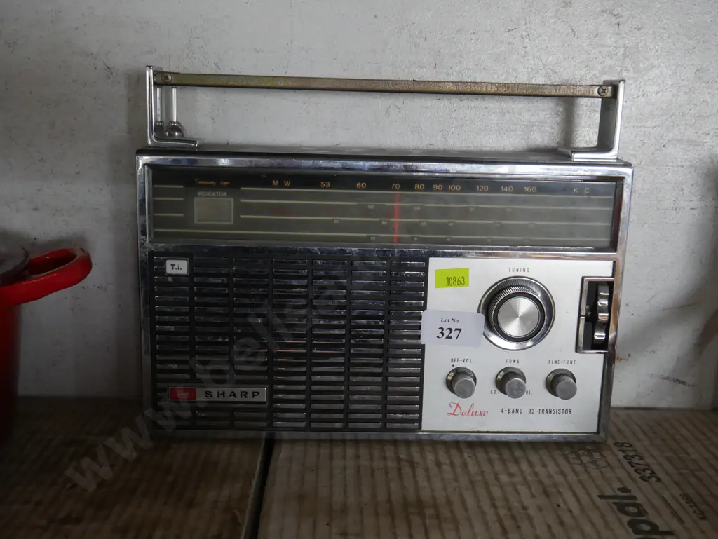 Sharp transistor radio Image 1++