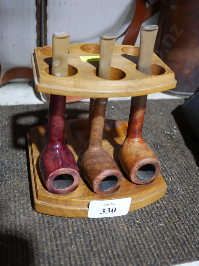 Pipes and stand Image 1++