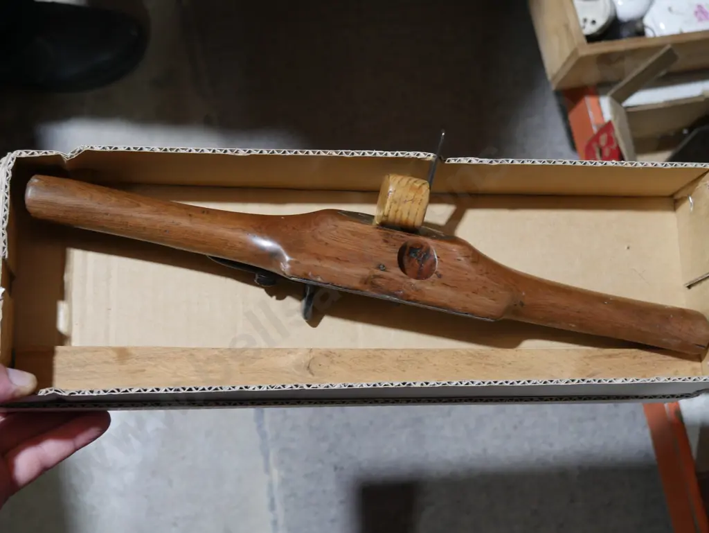 Wooden spoke shave Image 1++