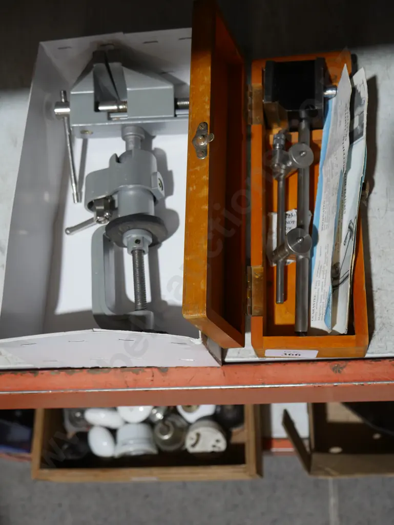 Vice, magnetic base for dial gauge Image 1++