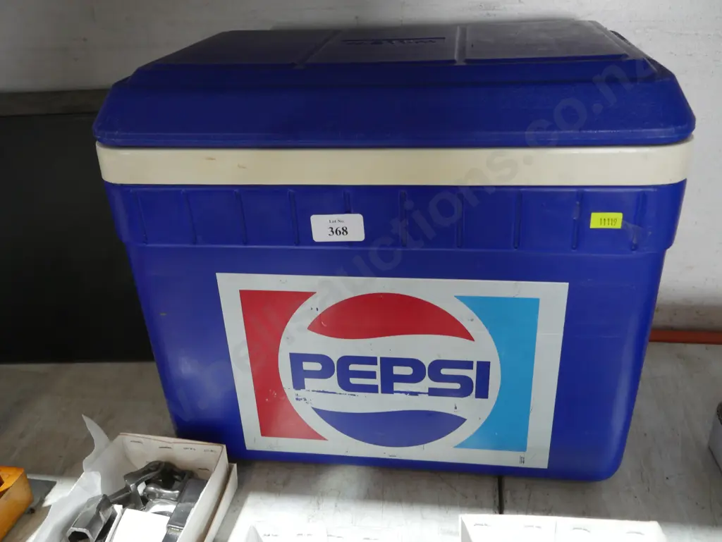 Willow Pepsi chilly bin Image 1++