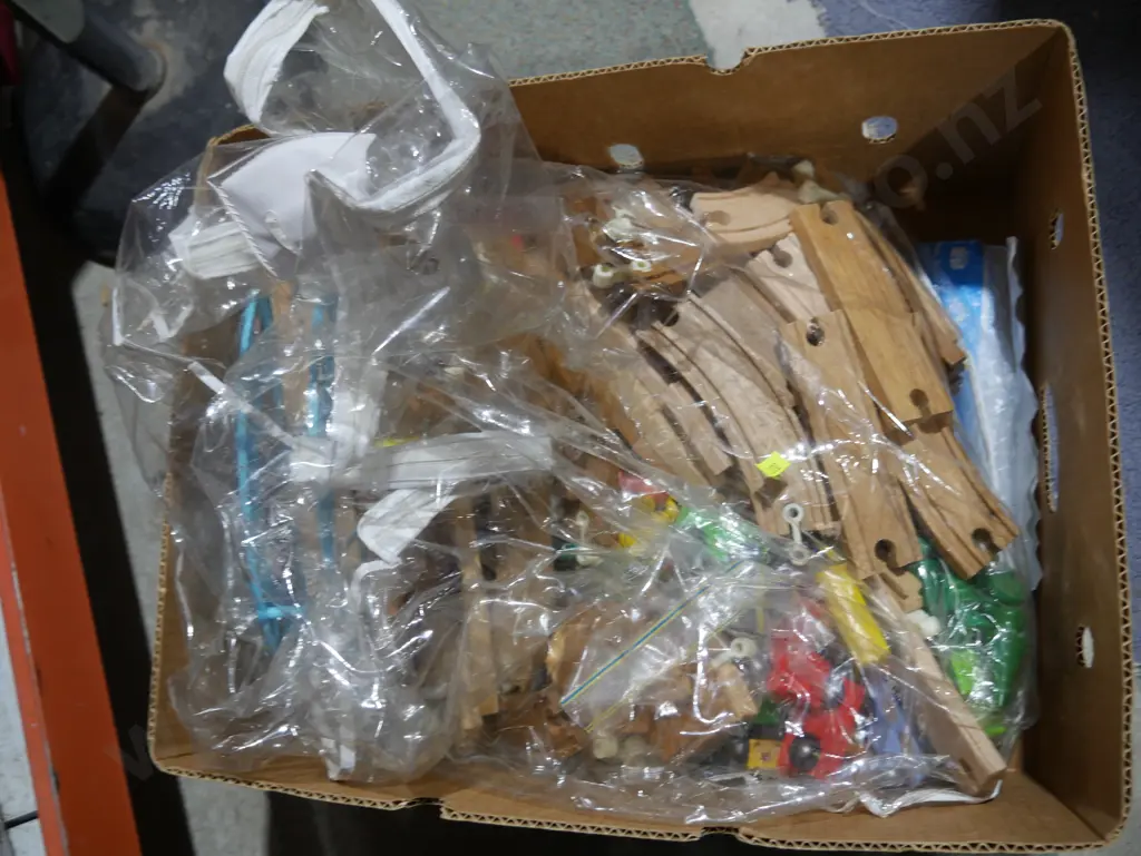 Wooden railroad set Image 1++