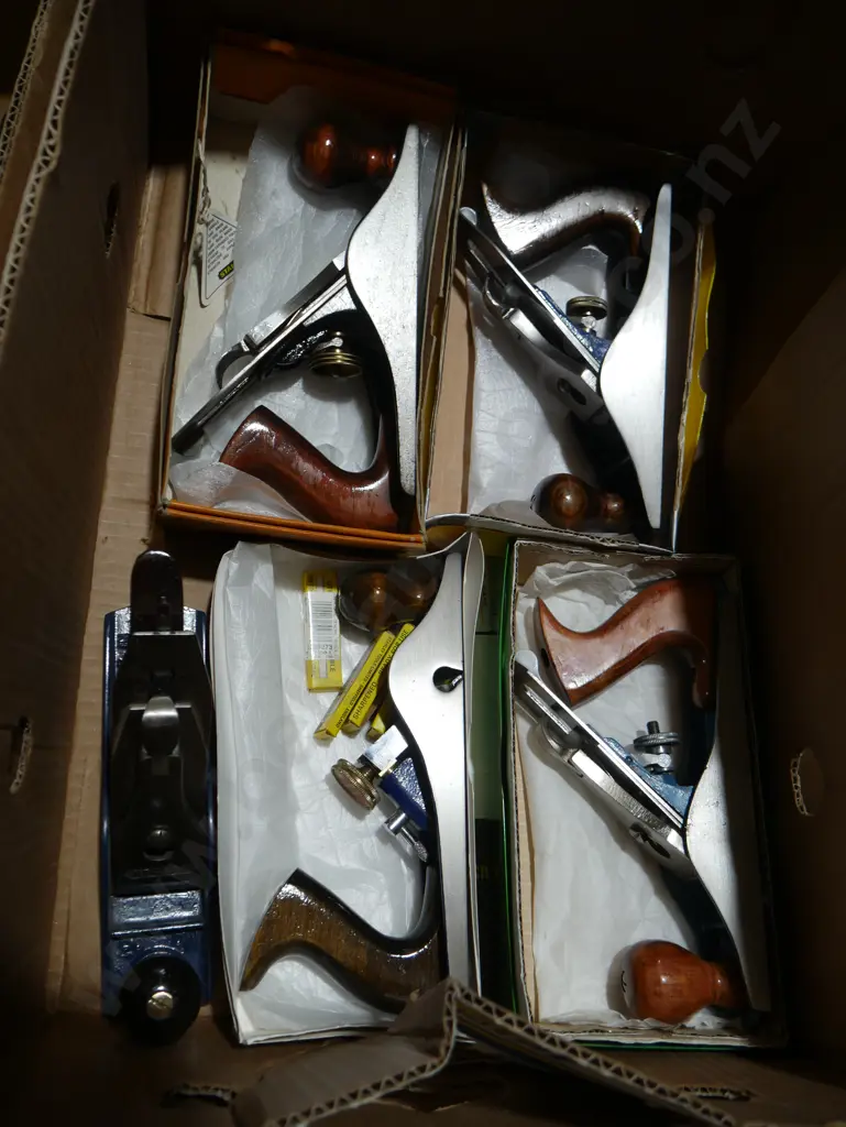 Assorted wood planes Image 1++