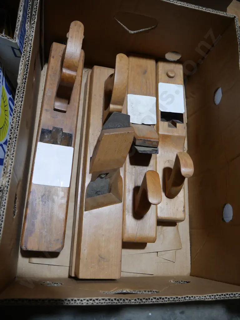 Assorted wood planes Image 1++