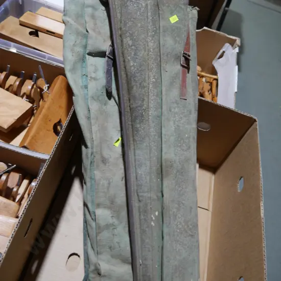 Assorted hand saws etc