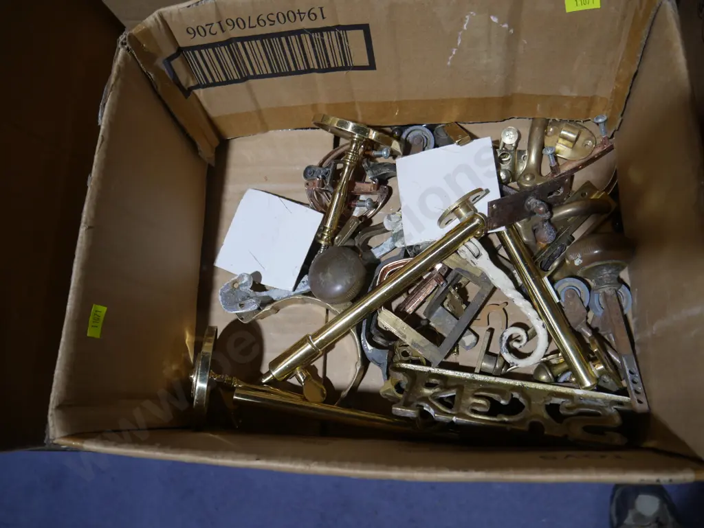 Brass fittings in door knobs Image 1++