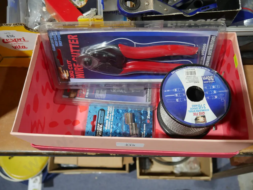 30 m of wire & wire cutters Image 1++