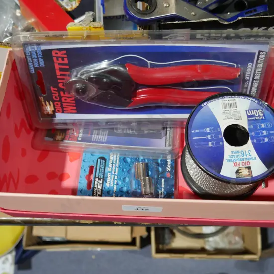 30 m of wire & wire cutters