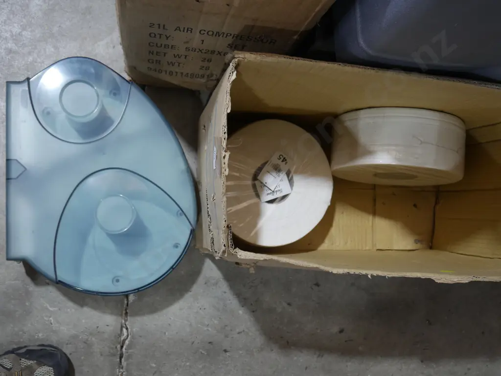 Toilet roll holder toilet rolls Image 1++