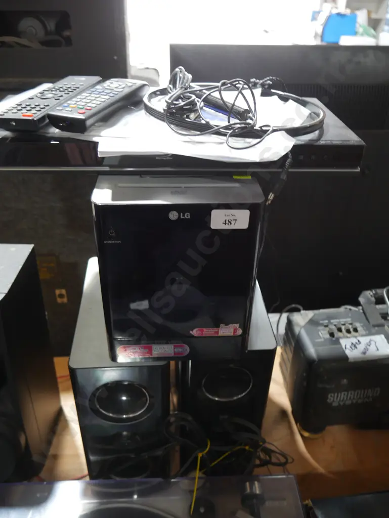 LG stereo system and Samsung Blu-ray player Image 1++