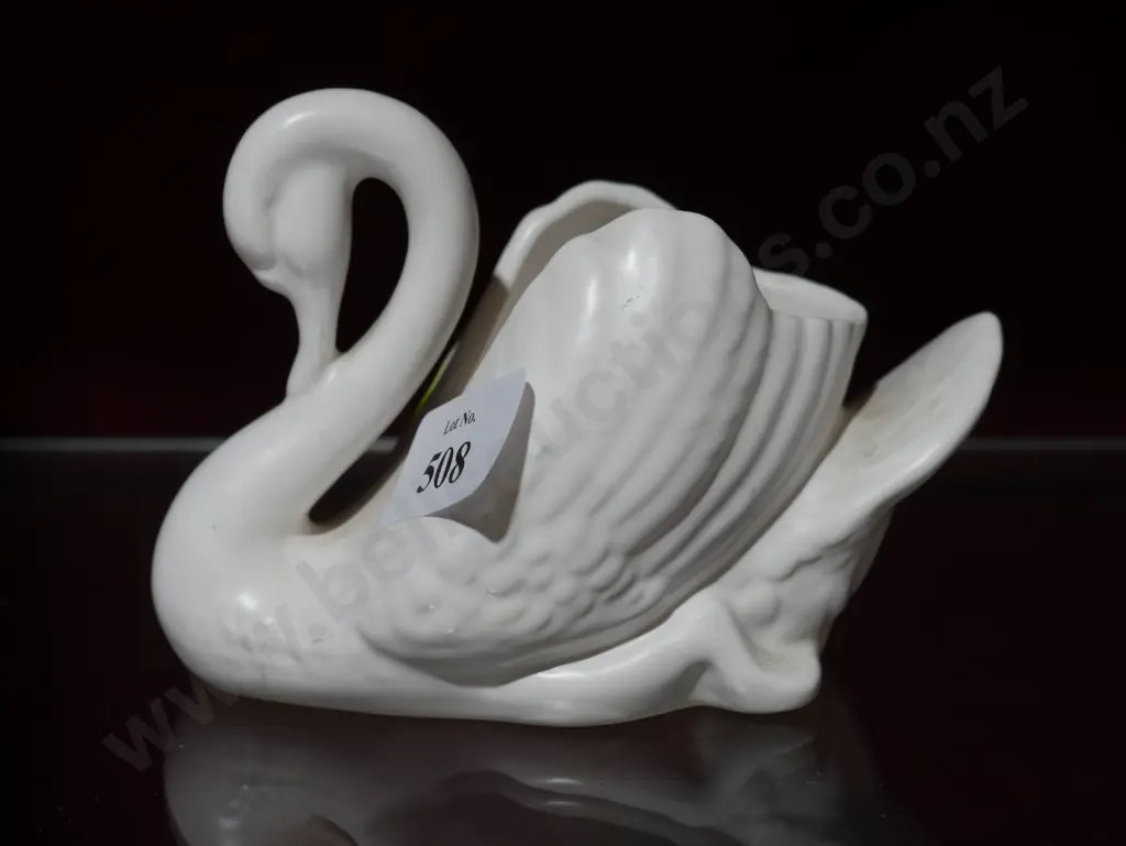 Small Crown Lynn swan Image 1++