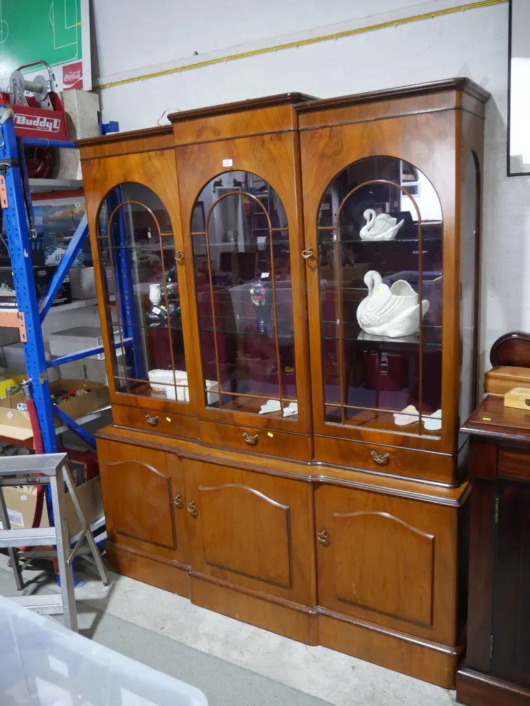 Display cabinet Image 1++