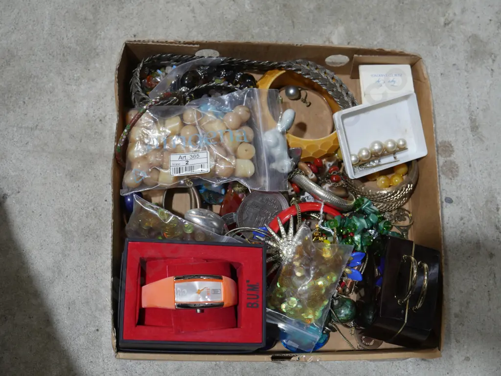 Costume jewellery, watch etc Image 1++