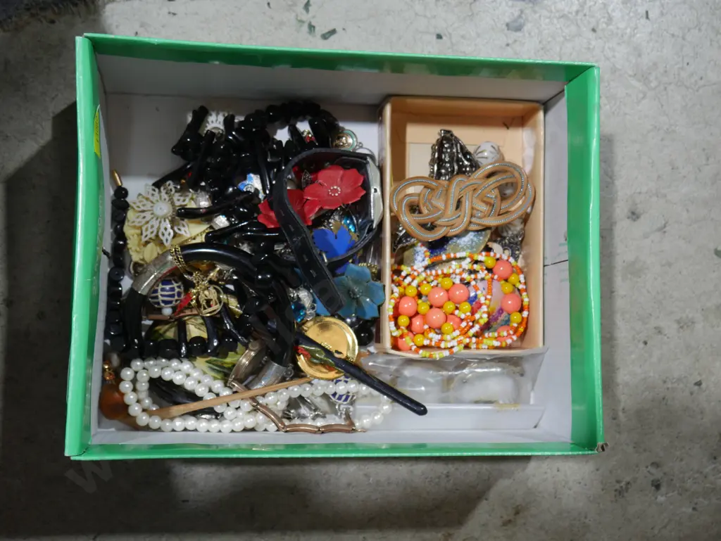 Watches comic costume jewelry etc Image 1++