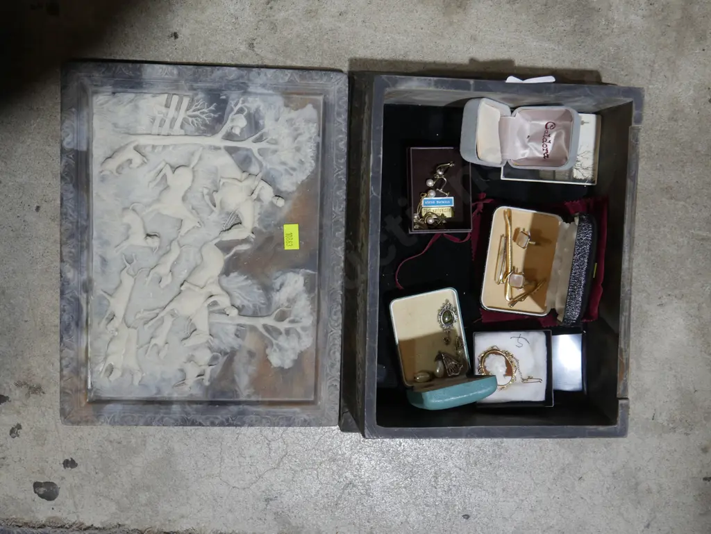 Marlstone container of costume jewellery Image 1++