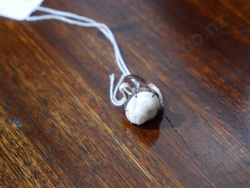 2 x 9ct gold cameo rings Image 1++