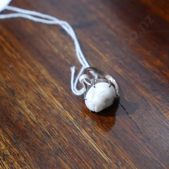 2 x 9ct gold cameo rings