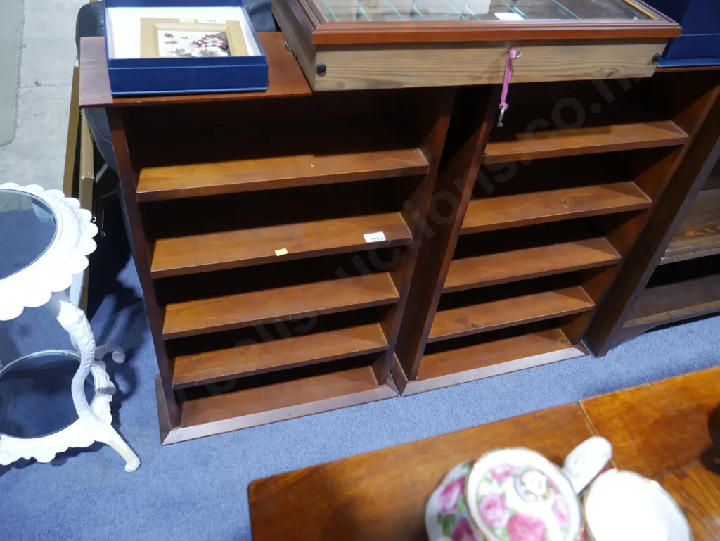 Two book cases Image 1++