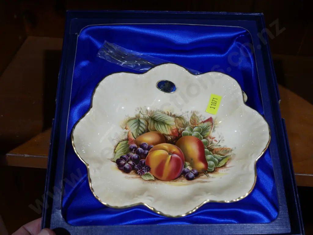 Aynsley Orchard Gold dish and fork Image 1++