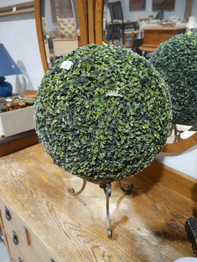 Artificial flowers ball and stand Image 1++