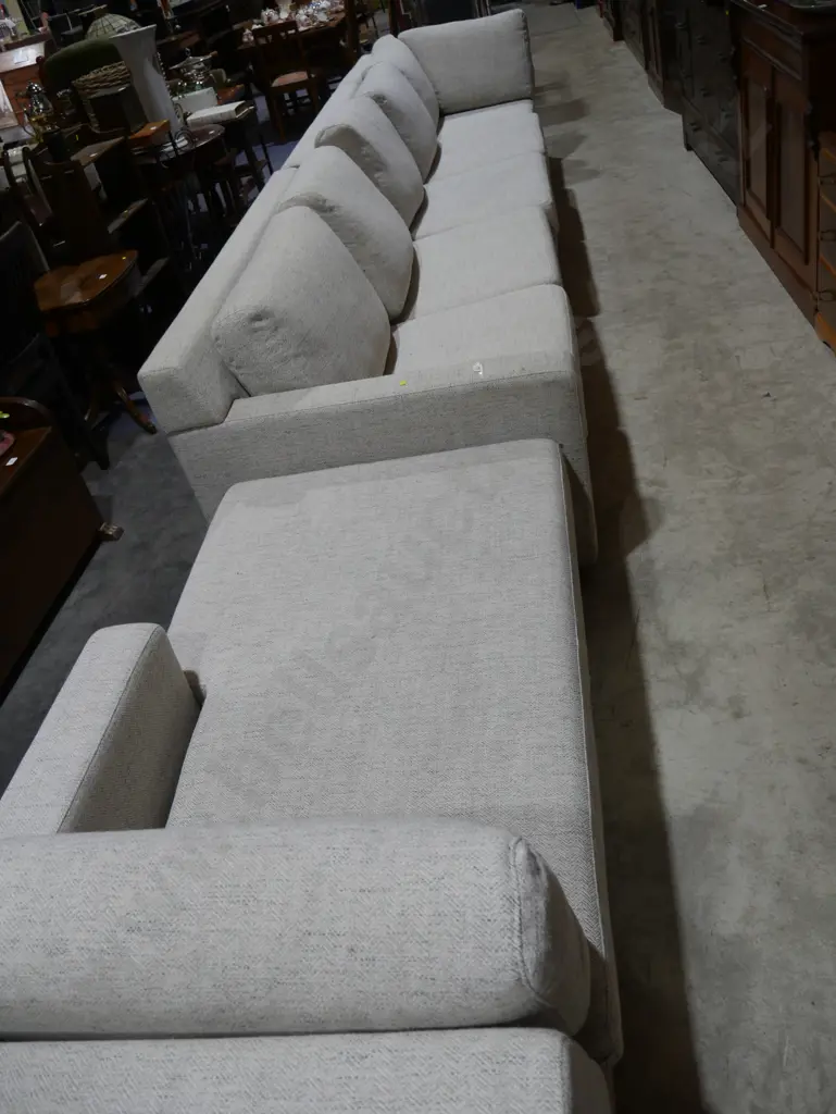 5-seater lounge suite with chaise Image 1++