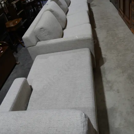 5-seater lounge suite with chaise