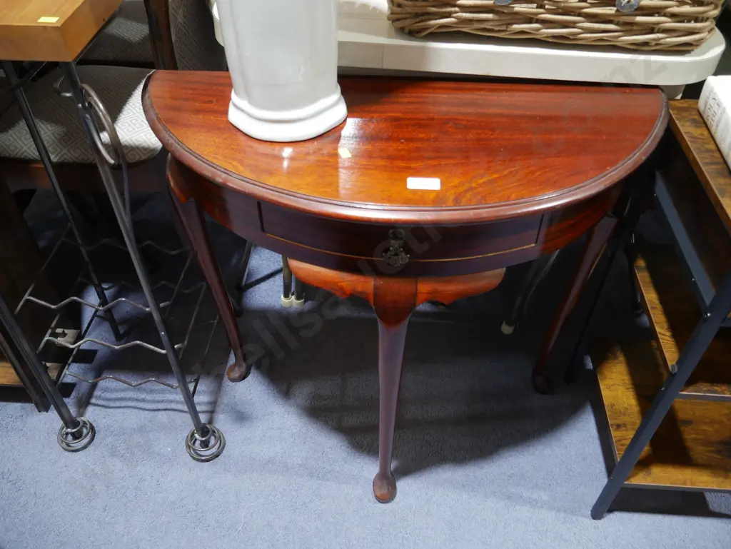 Hallway table Image 1++