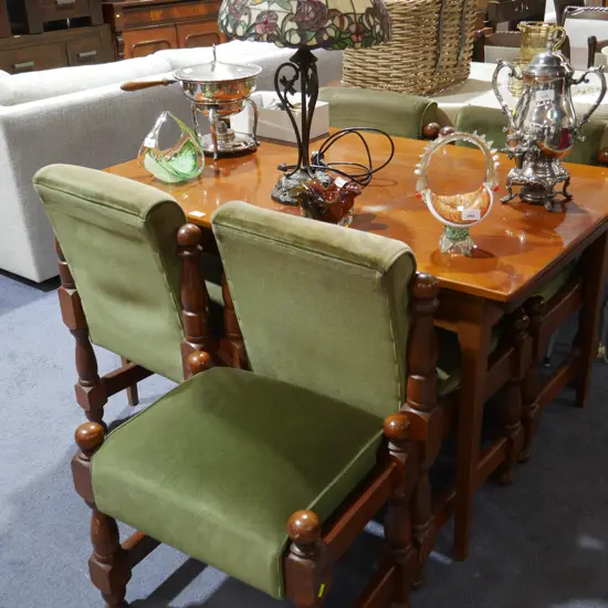 Extendable dining table and four chairs
