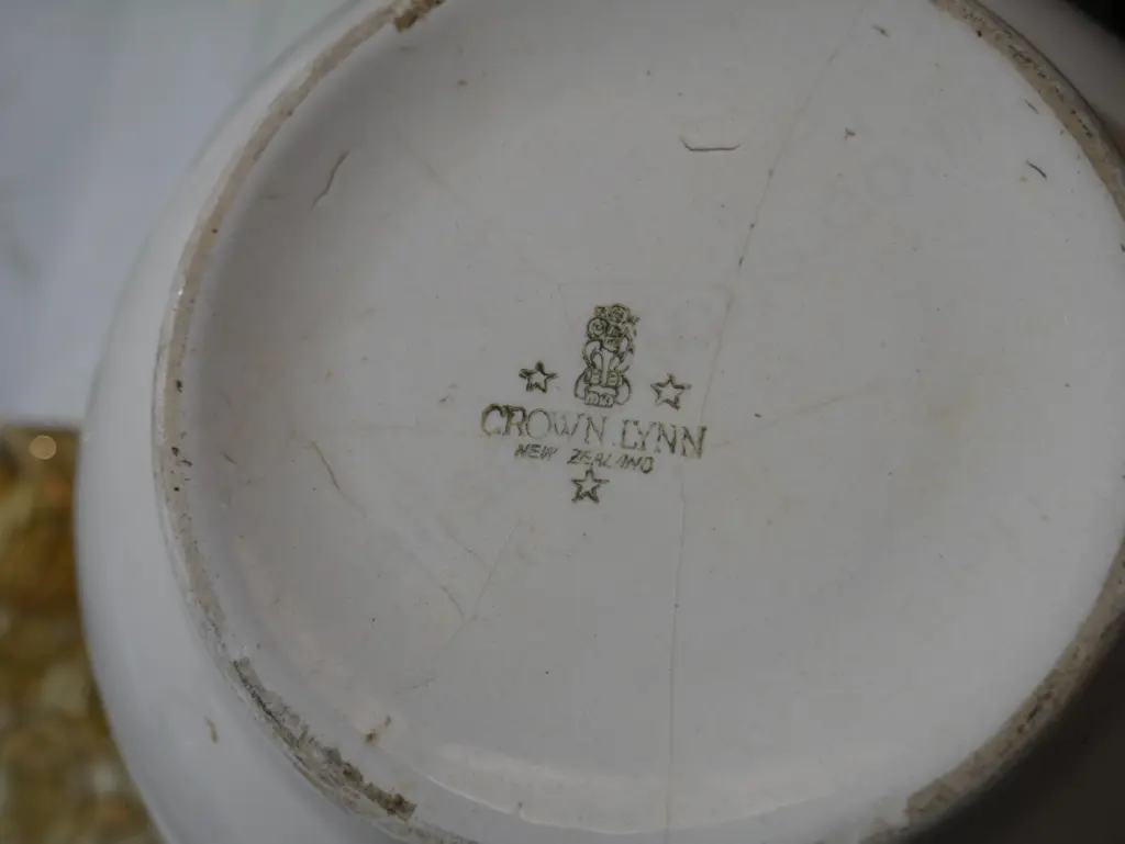 Crown Lynn bowl Image 1++