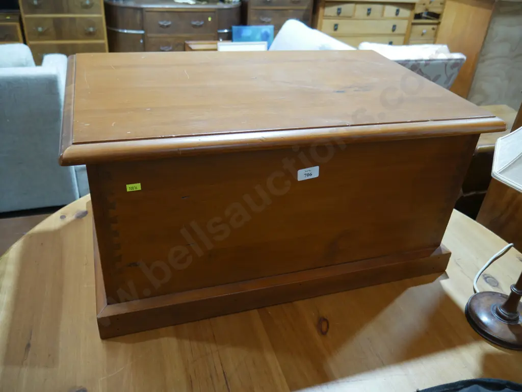 Wooden trunk Image 1++