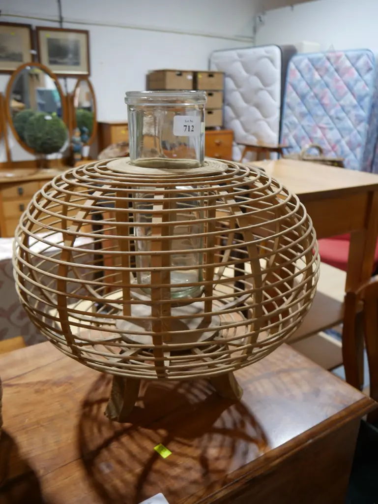 Cane candle holder Image 1++