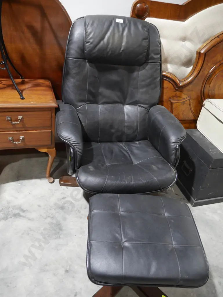 Black armchair and stool Image 1++