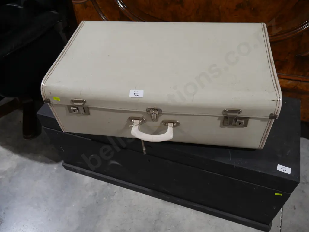 Travel case Image 1++