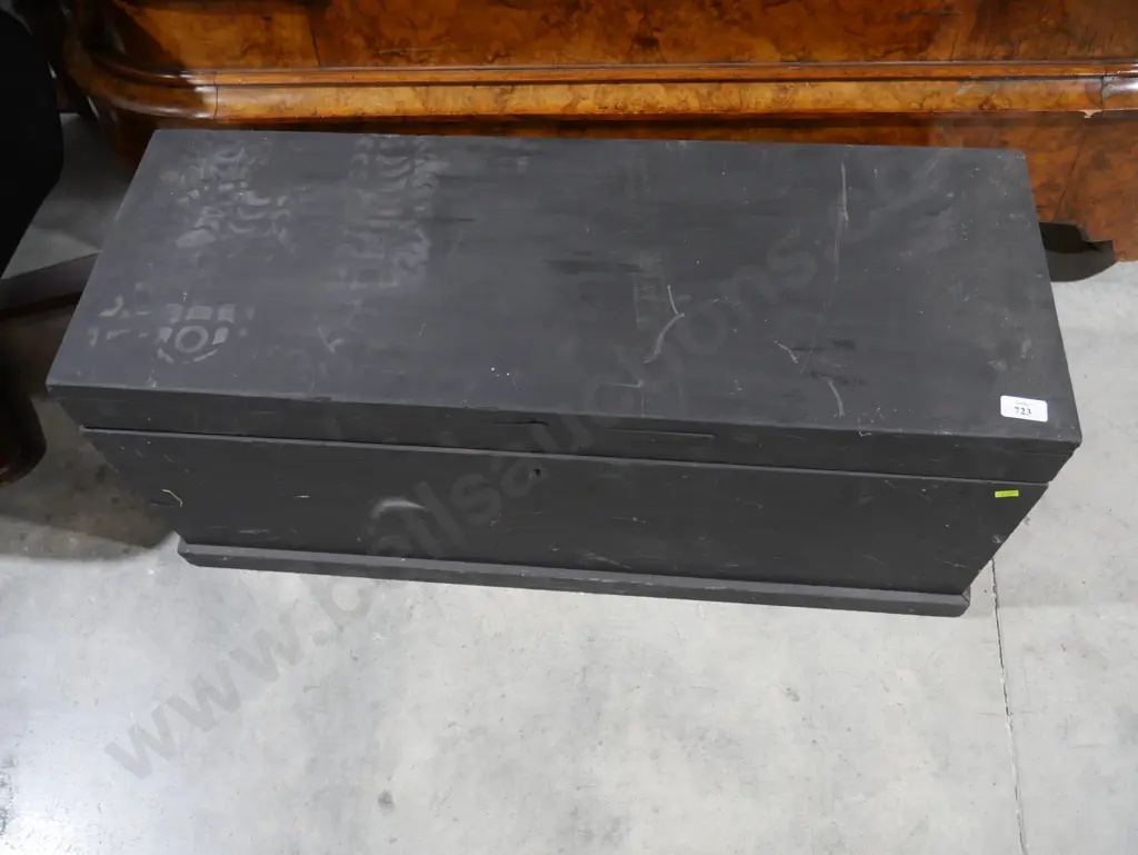 Black wooden trunk Image 1++
