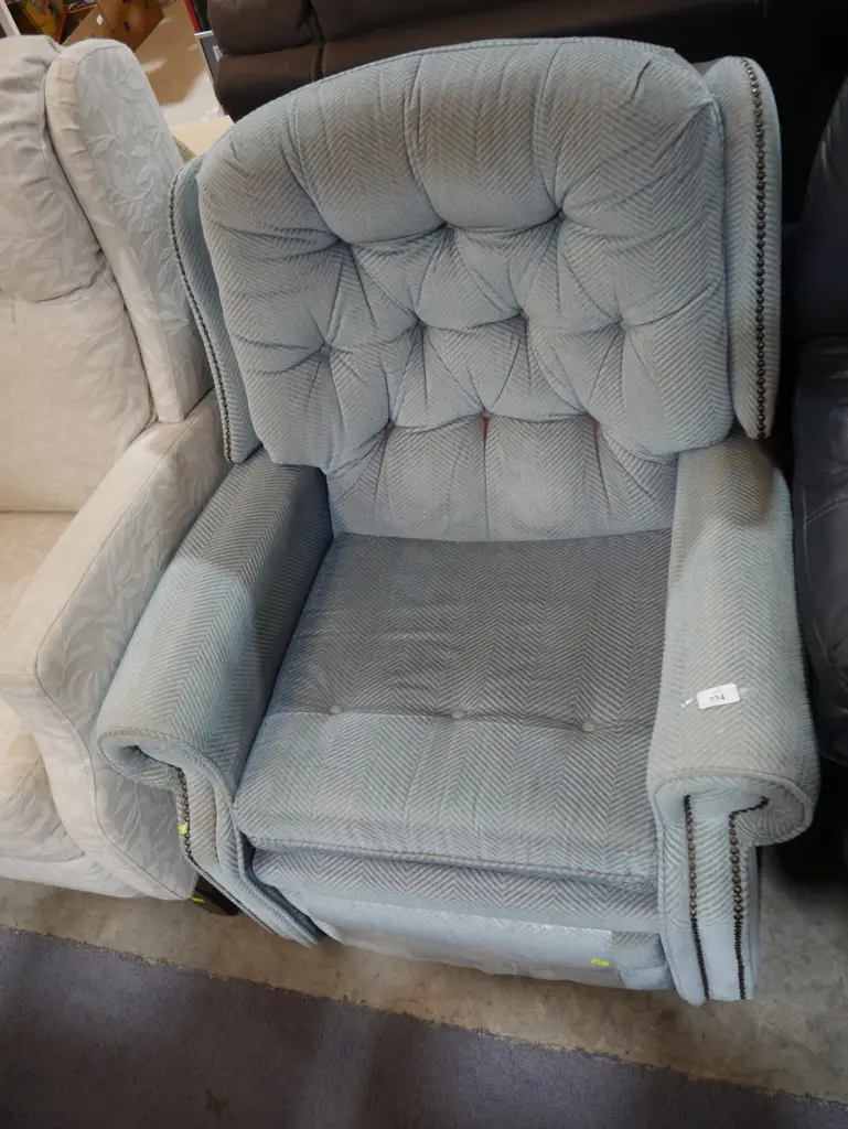 Deep buttoned recliner armchair Image 1++